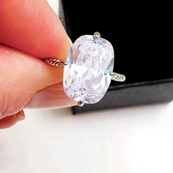 💕Charming Clear Stone Cocktail Ring💕 - Picture 1 of 6